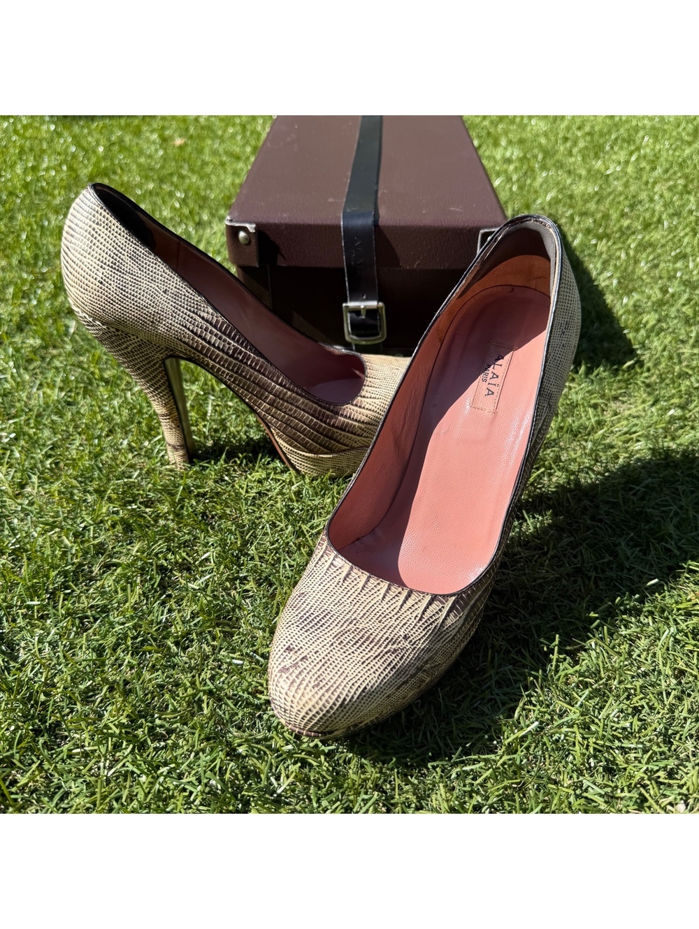 Alaia Paris woven high heel pumps beige